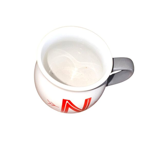 Threshold White & Gray Mug With Red N Lettering 4 Inches Wide Stoneware Dishwash - Picture 2 of 4